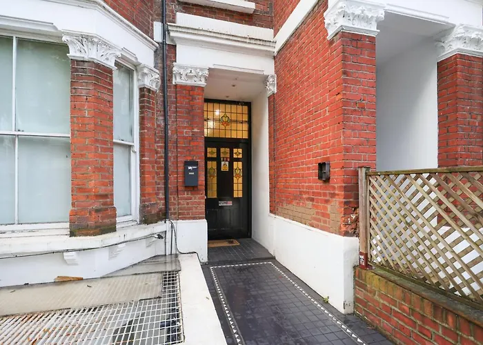 Spacious 1 Bedroom Flat